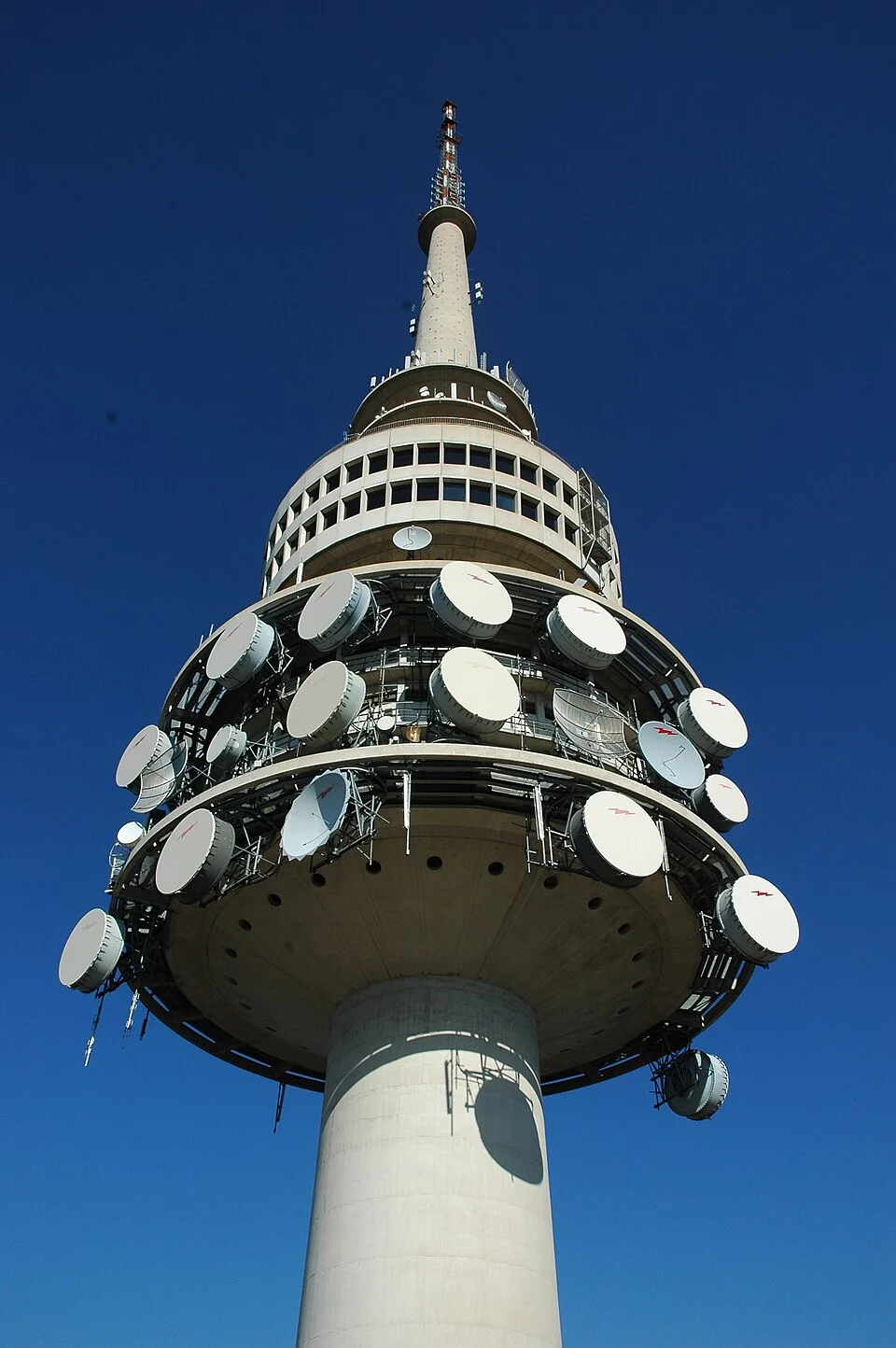 5G vs 6G - 5G vs 6G - 5G vs 6G - 5G vs 6G - Wikimedia Commons (Black Mountain telecom tower)