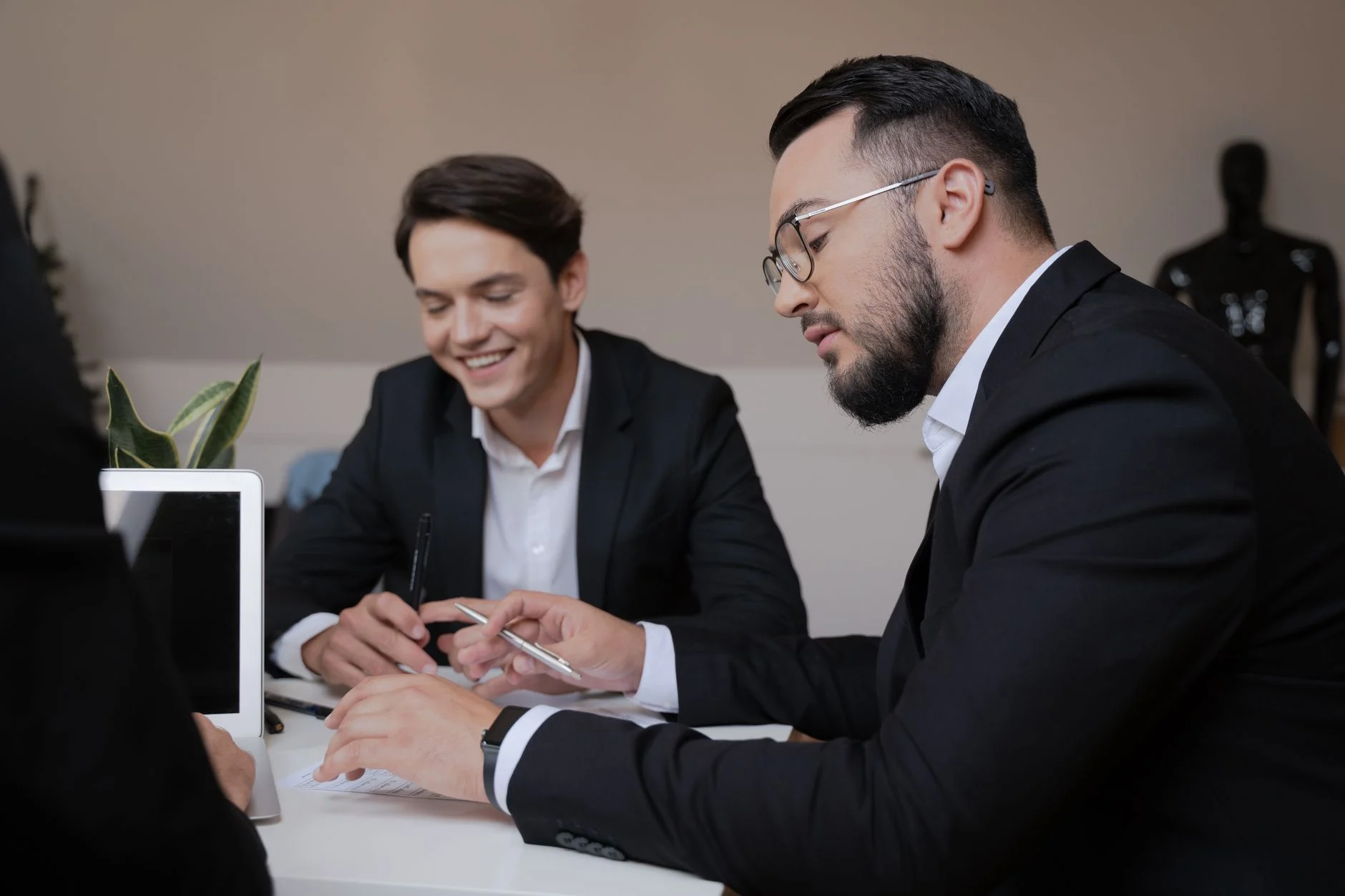 Specialize Generalize Niche Freelancer - Specialize Generalize Niche Freelancer - Photo by Pavel Danilyuk on Pexels (free to