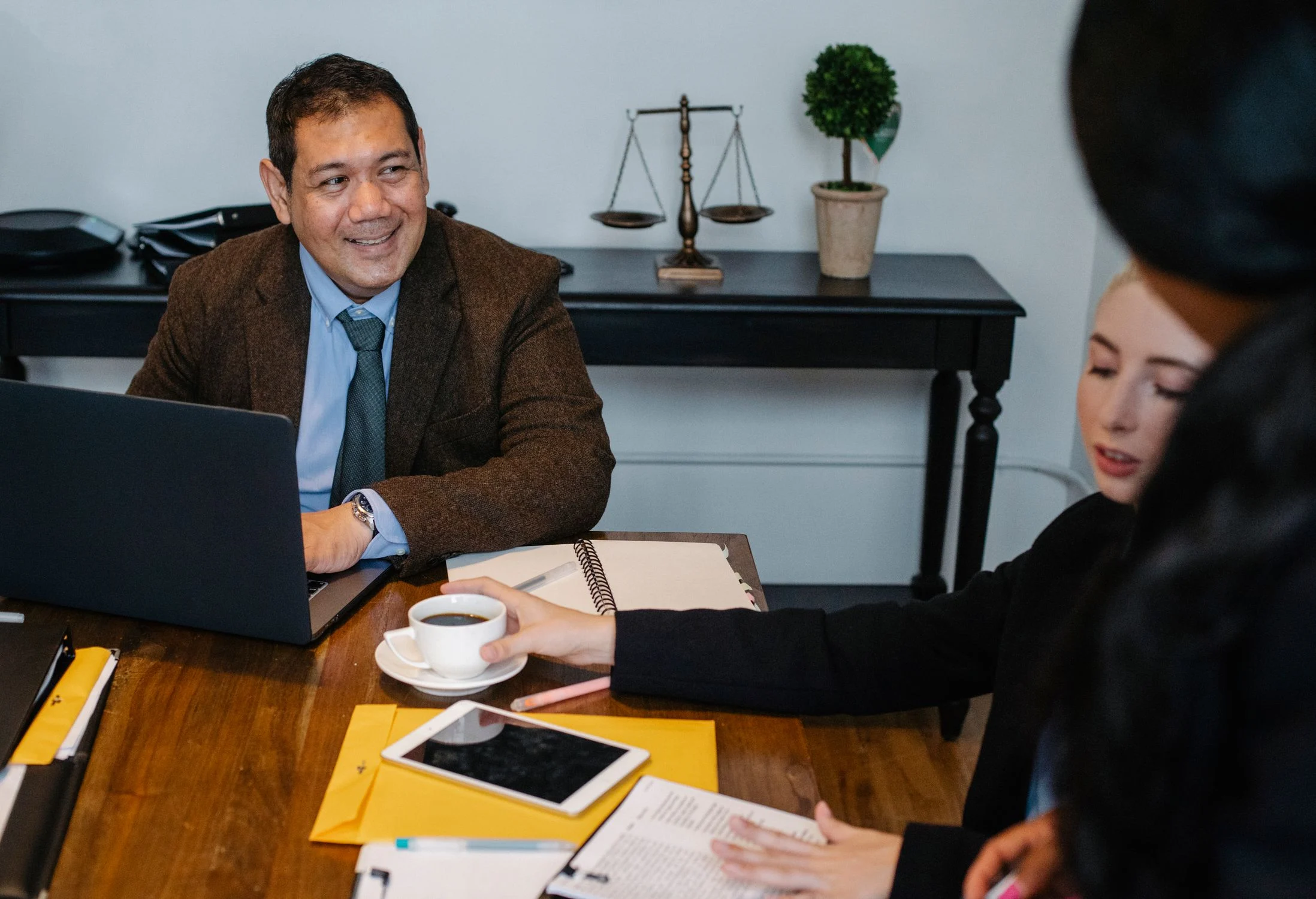 Specialize Generalize Niche Freelancer - Specialize Generalize Niche Freelancer - Photo by Sora Shimazaki on Pexels (free to
